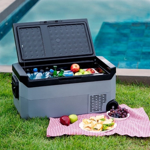 Freezer e Geladeira Portátil EOS 35 Litros Dupla Ação Quadrivolt EFC40 110V/220V/12V/24V